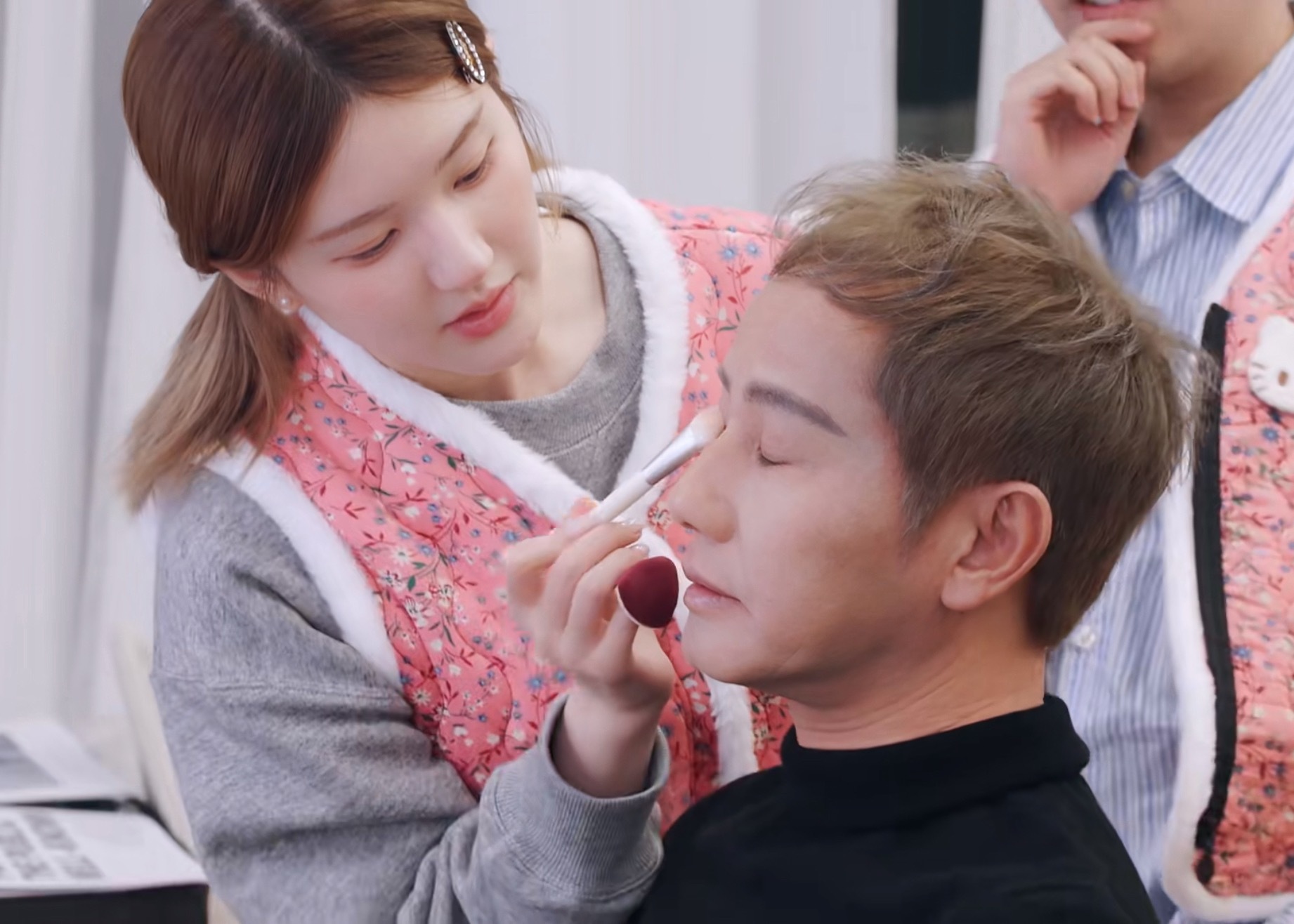 露思这个高鼻梁完美遗传到爸爸啊，好优越的颌面，太会遗传了