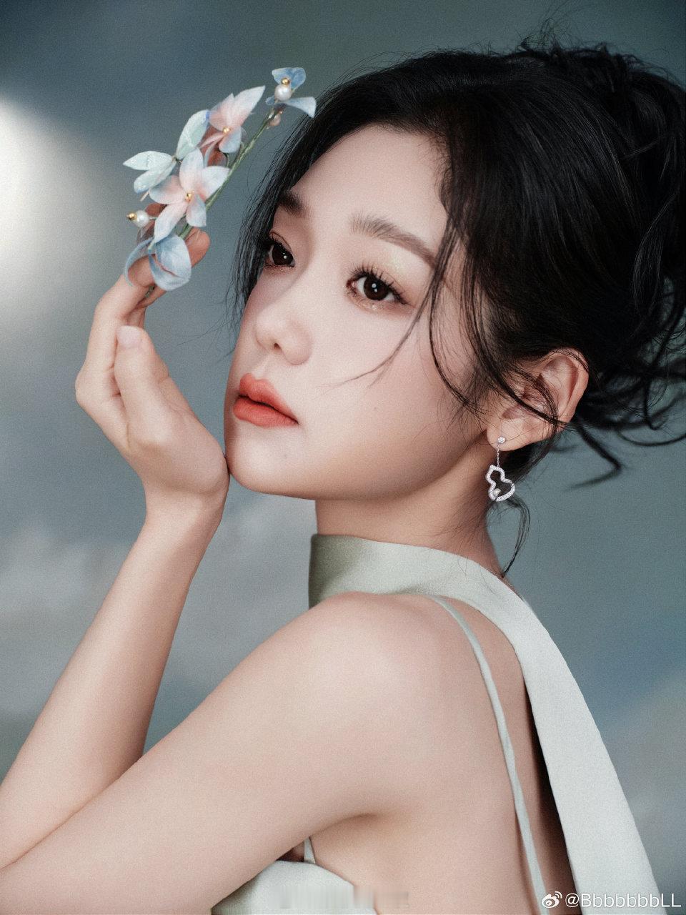 唐艺昕回复希林娜依高乘风2026二公舞台后的神仙互动，唐艺昕高情商回复希林娜依高