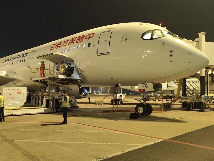 新航线！东航MU231航班载着239名旅客从上海浦东起飞，目的地是爱尔兰首都都柏