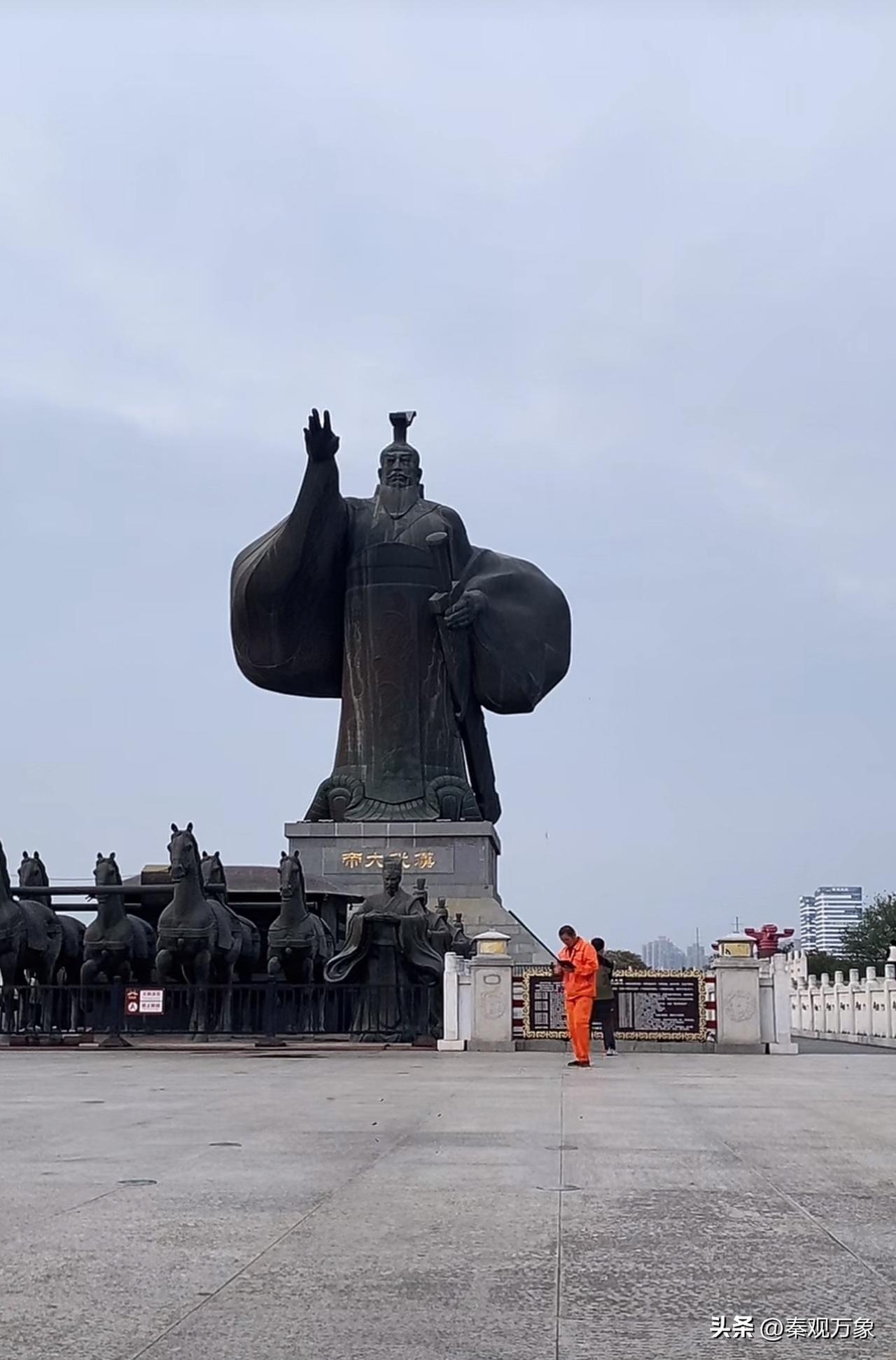 西安的朋友，请问这尊雕塑在西安什么地方，想去看看？