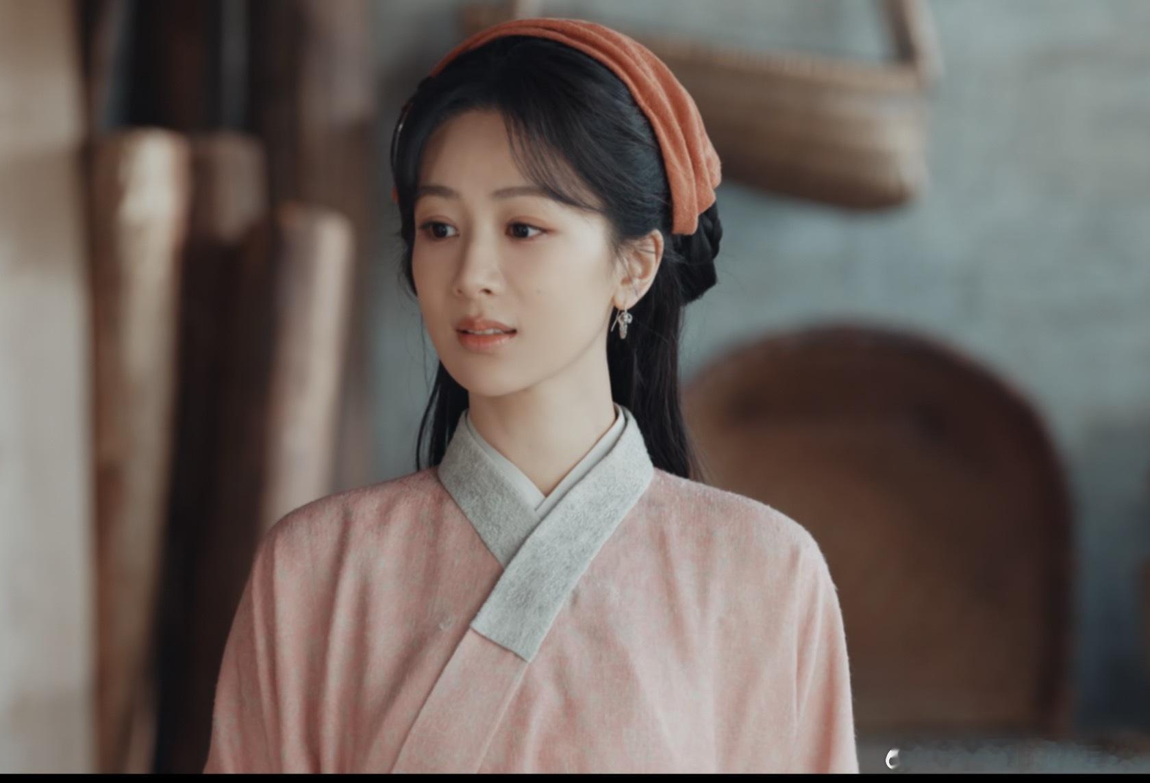 杨紫《家业》里小粉衣这套妆造怎么截图怎么都好看，最主要是可爱！ 家业 磨皮