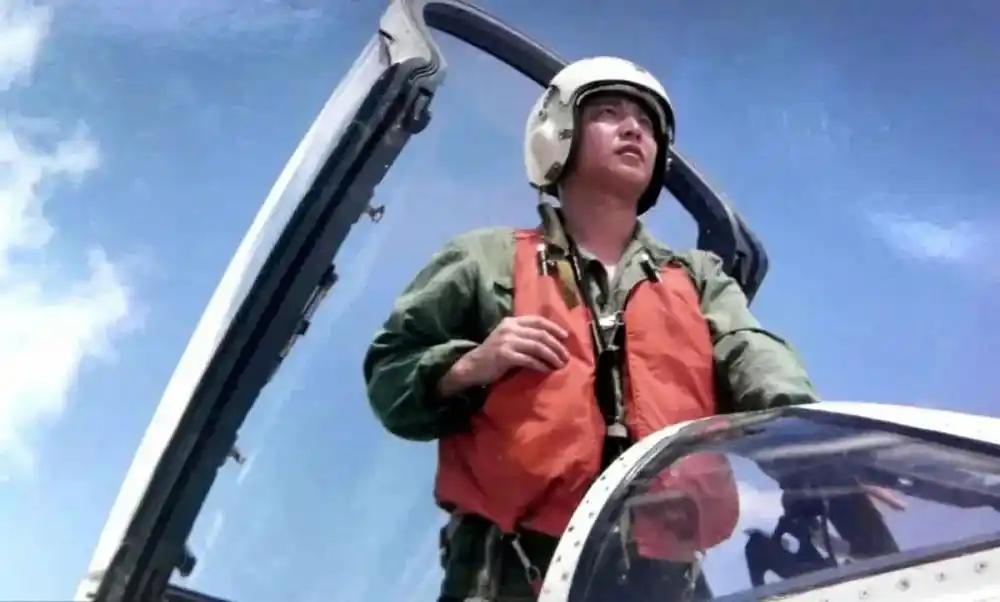 一晃，英雄王伟牺牲了25年，
25年前，虽然还在读初中我们，也是第一次深刻的感受