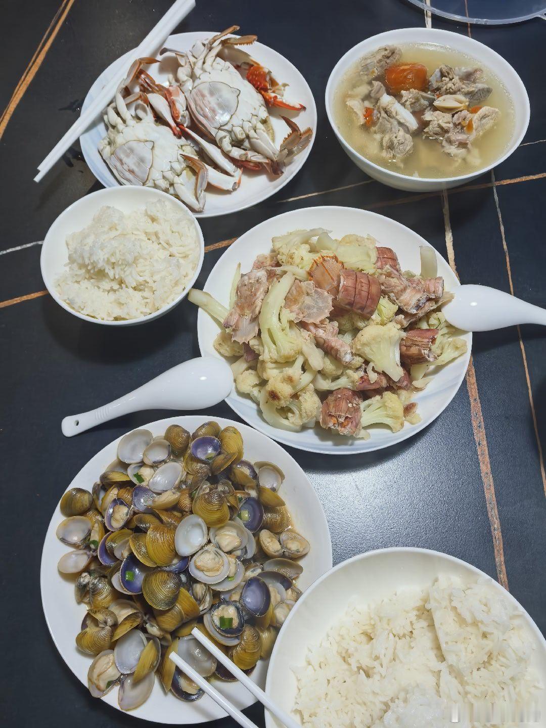 李爷减肥计划 减肥的第一百天。下午饿了喝了两杯，晚上弄俩清淡小菜养养胃。生活本就