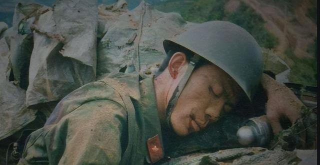 1984年，解放军战士李陶雄被炮弹击中之后壮烈牺牲。没想到，在转运遗体的时候，他