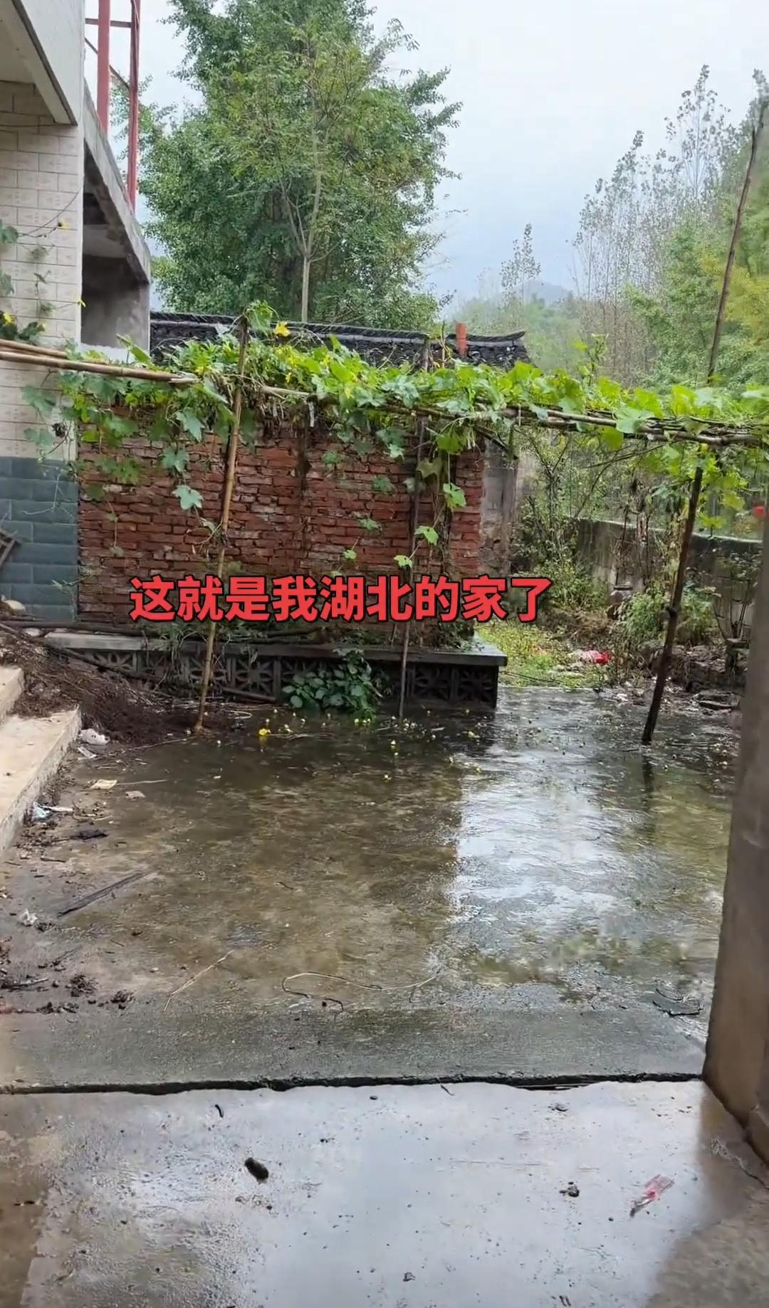 十月份接我爸过来，我心里一直在忐忑，真怕爸爸看到眼前这一切，心里会难受。
云南远
