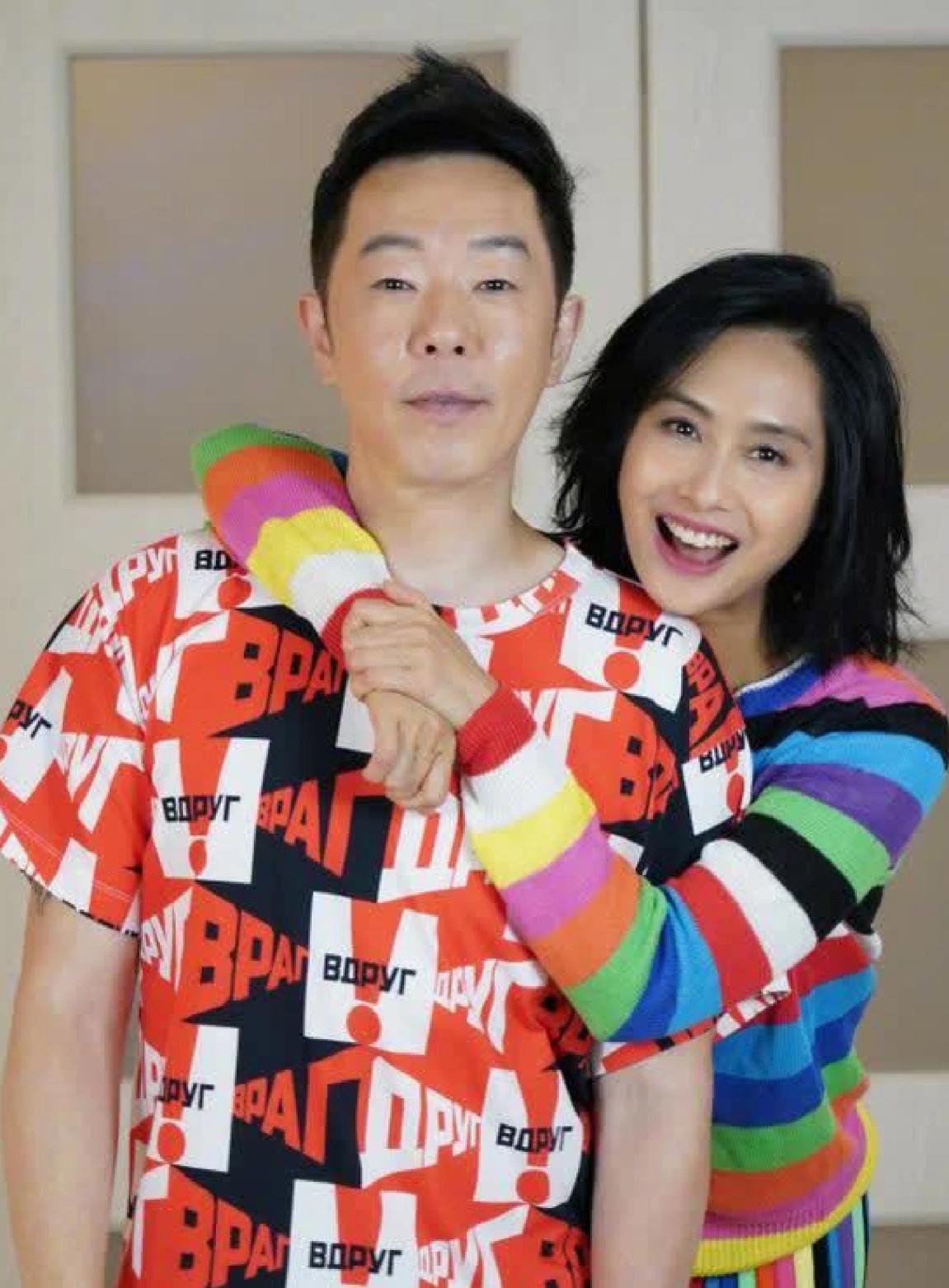 罗贯中小时候暴躁父亲不仅经常毒打他和母亲，甚至曾挥刀追砍母亲，父母离婚后无依无靠