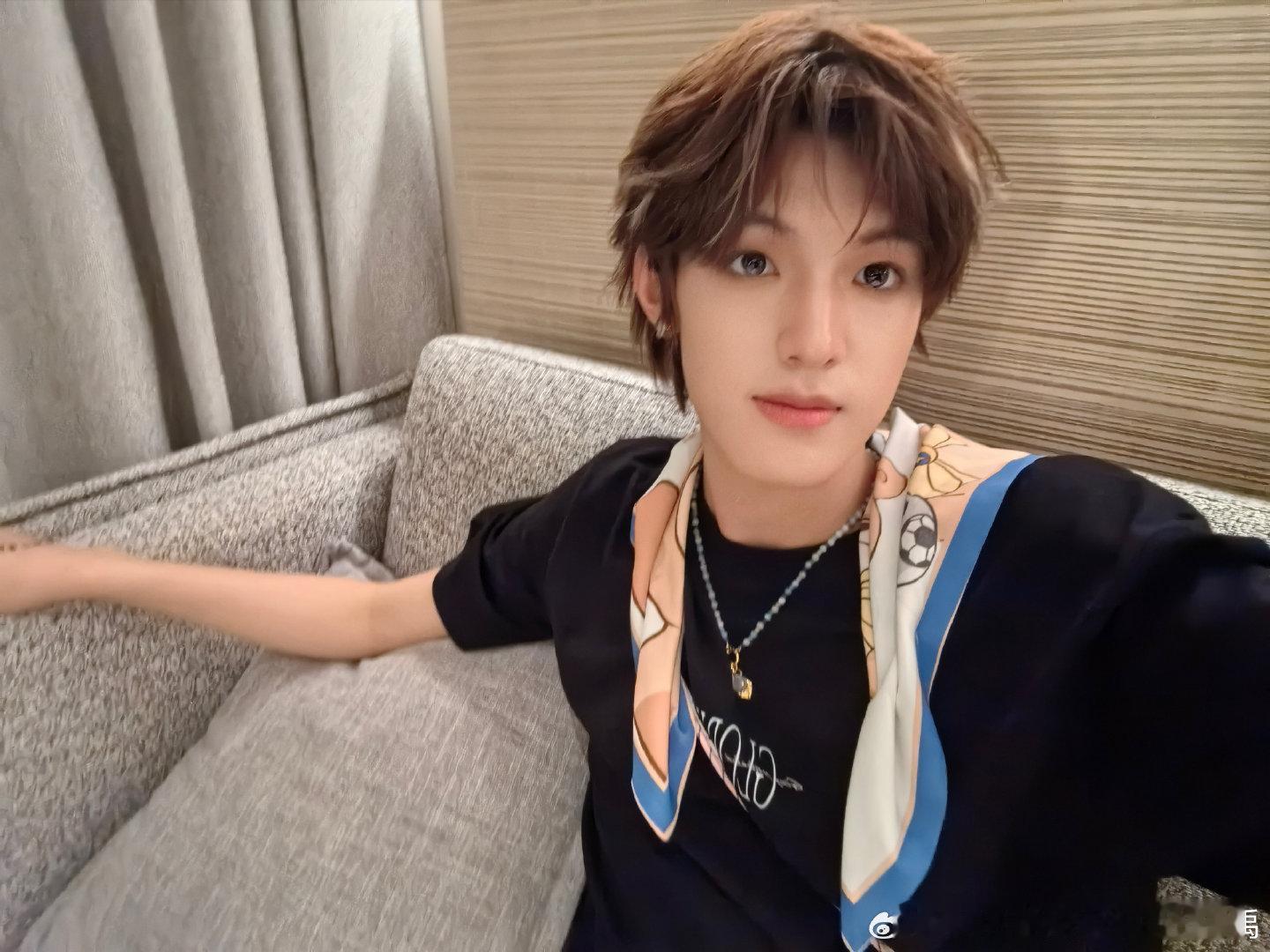 张泽禹感觉状态老好了张泽禹这三天大家都辛苦了他总能用舞台细节征服所有目光，张泽禹