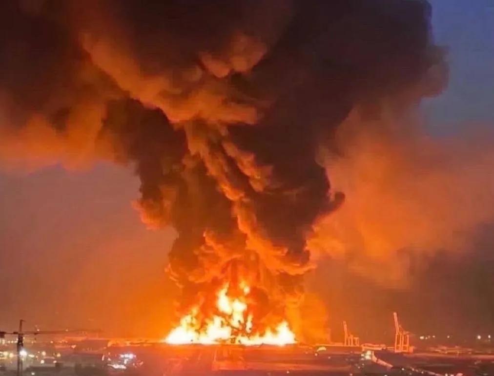 卡塔尔宣布，其防空系统击落了两架伊朗苏-24战机，以及七枚瞄准该国境内目标的弹道