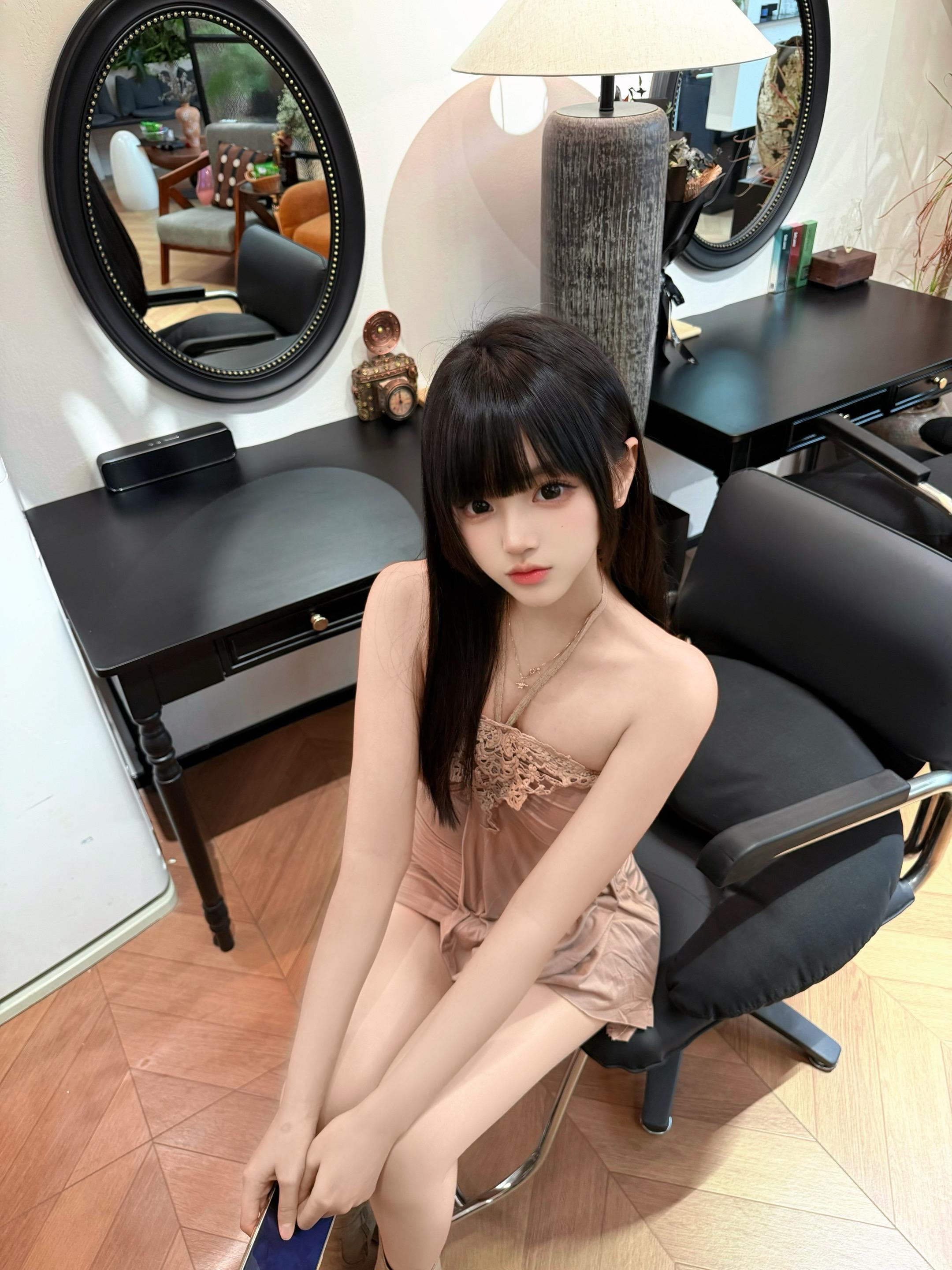 爱的成本太高了要时间 要见面 要担心 会猜疑 会掉眼泪 会胡思乱想 会...