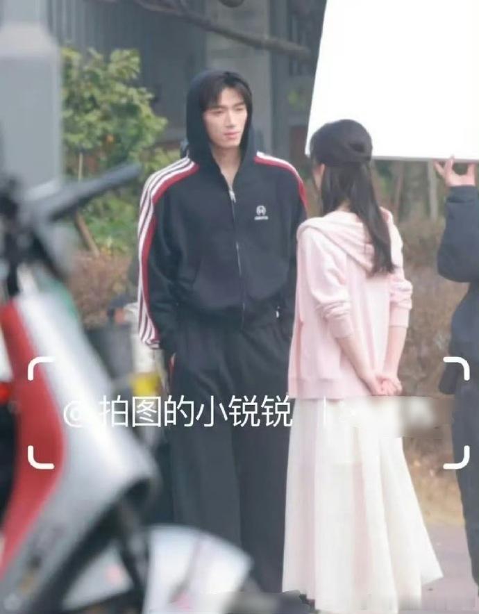 王星越 邓恩熙《告白》新造型 