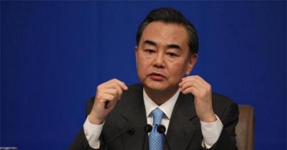 污蔑中国的话，特朗普张口就来，王毅不惯着：我们必将奉陪到底

白宫里头，一场双边