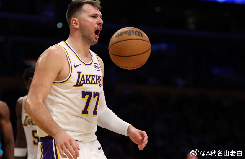 NBA常规赛，湖人半场81-60领先老鹰。上半场，湖人球星东契奇表现出色，进攻端