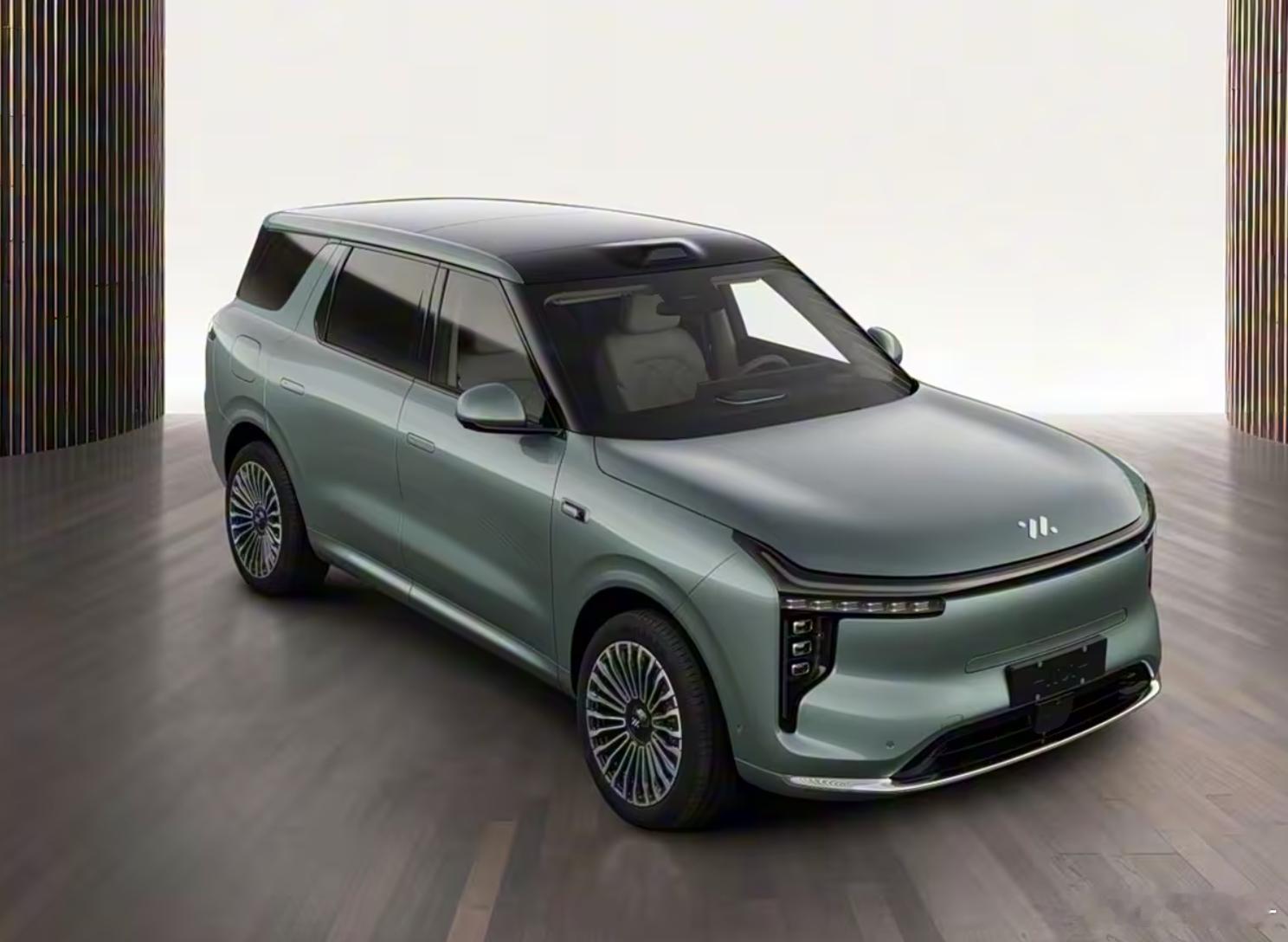 智己LS8的游艇式C柱，和我最喜欢的SUV：奔驰ML完美契合。 