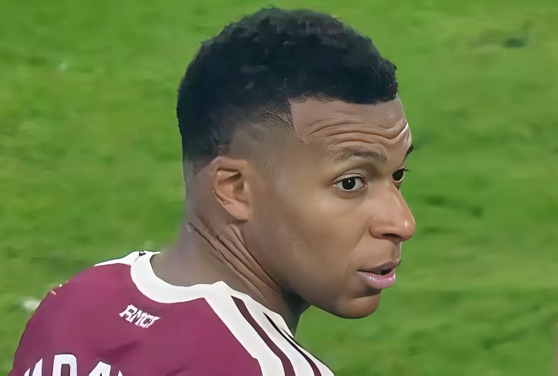 27岁的姆巴佩，竟出了39岁踢梅西的“散步”节奏？正值体能巅峰的他，进攻时生龙活