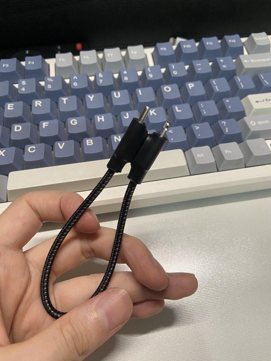 也是有朋友自行 DIY 自制磁吸 CtoL 短线的[嘻嘻]我们搭配的尾巴磁铁磁力