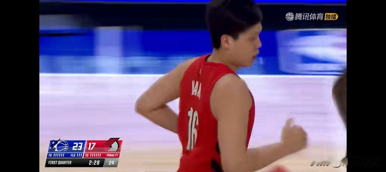 杨翰森首节上场2分钟就得到4分2板1助攻1抢断！正负值全场最高+4！
开拓者首节