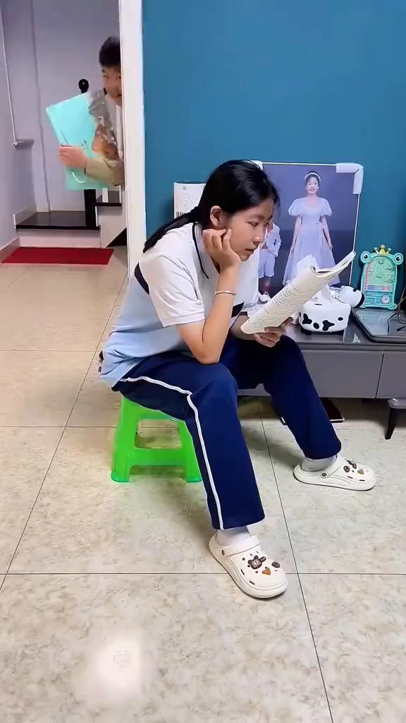 啊，哈哈哈哈，哎呦我的妈，哈哈哈哈，哈哈哈。