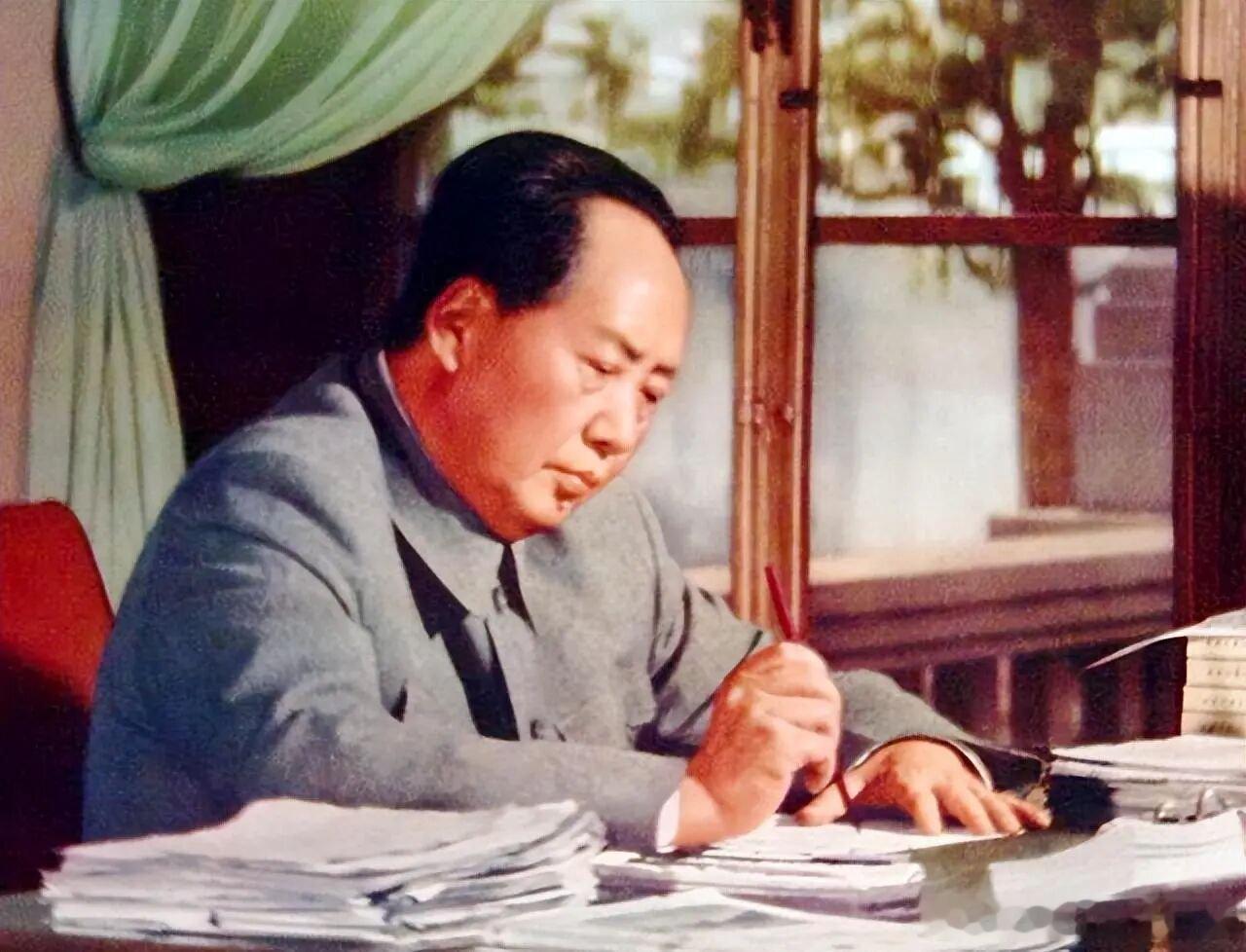 【毛主席的两个中秋节，令人百感交集】      每逢佳节倍思亲。今日中秋节，举国