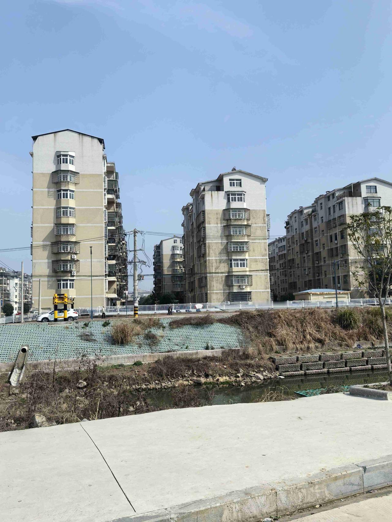 带定位晒今日生活 今天状态轻松愉快，我在鄂州感受着这美好的一天。今晨 6 时，鄂