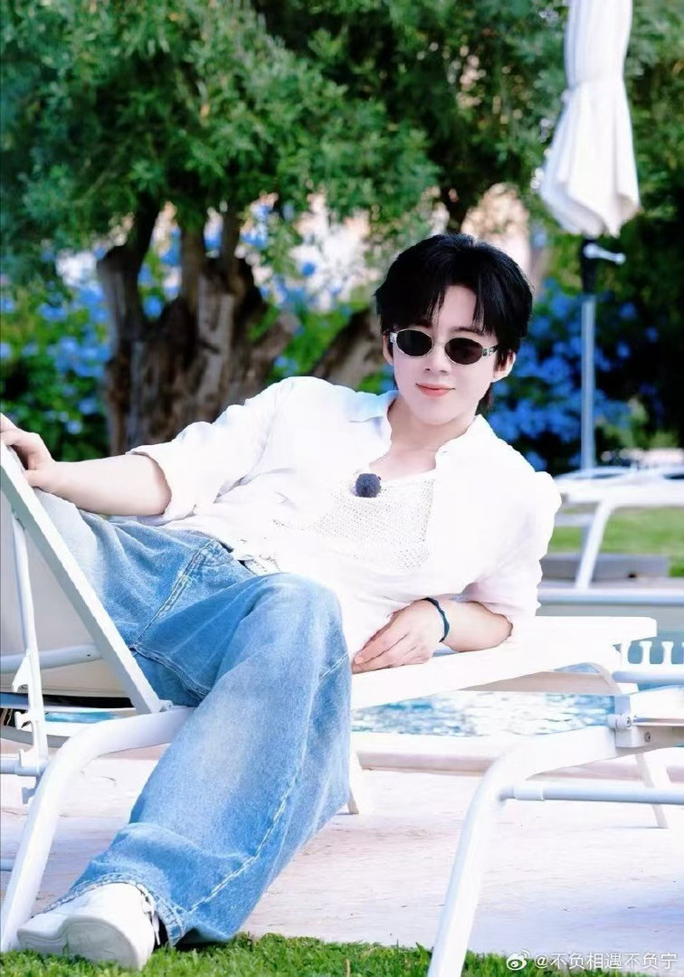 刘宇宁万物皆可转 刘宇宁这双手是练过的，笛子铲子麦架随便转，转笔翻车但其他都是王