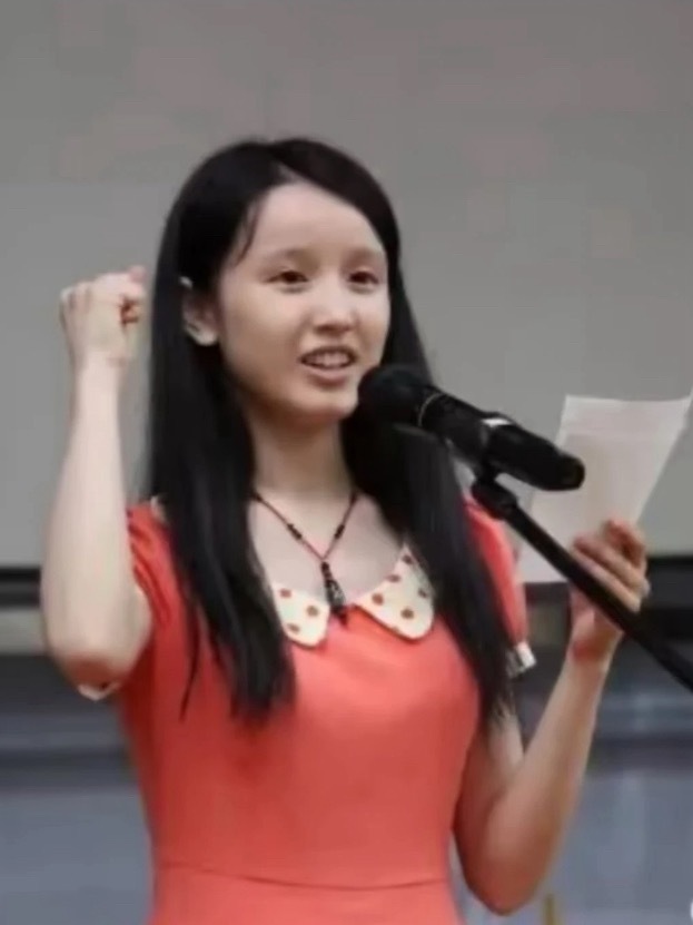 张雅琪长得好像龙丹妮 