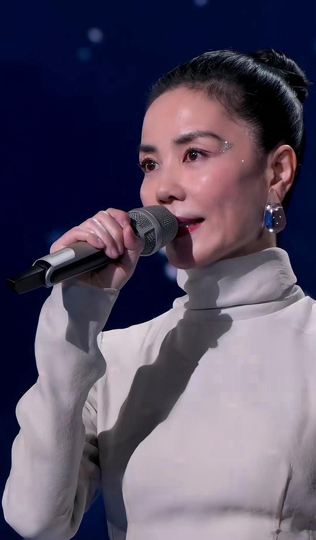 1.李健不抽烟，也不许别人在他面前抽烟。2.刘诗诗现在大部分时间都住在自己的房子