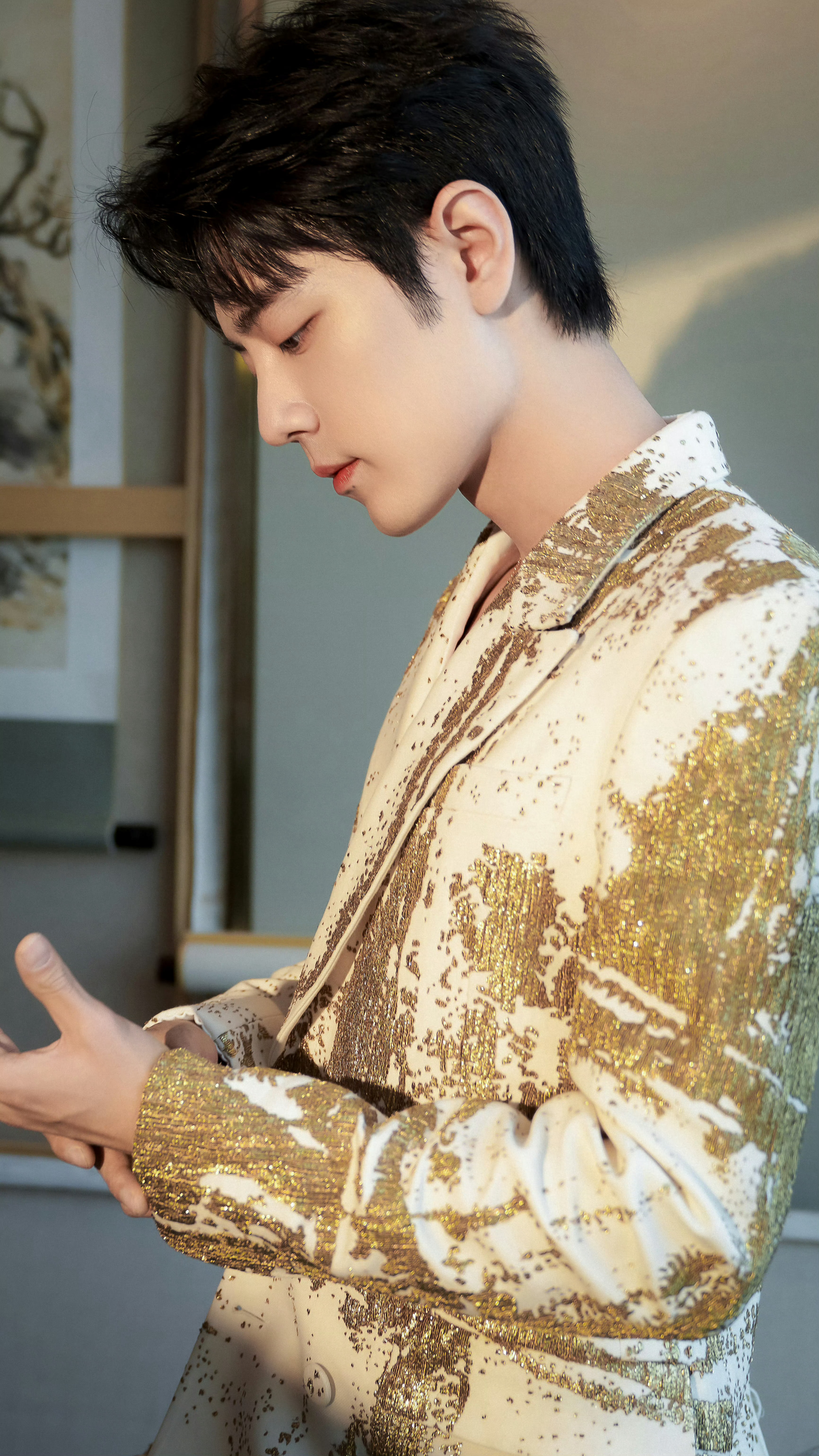 这是从古堡里走出来的王子吧，超级无敌帅啊！微博之夜加速器◎向全世界安利我担