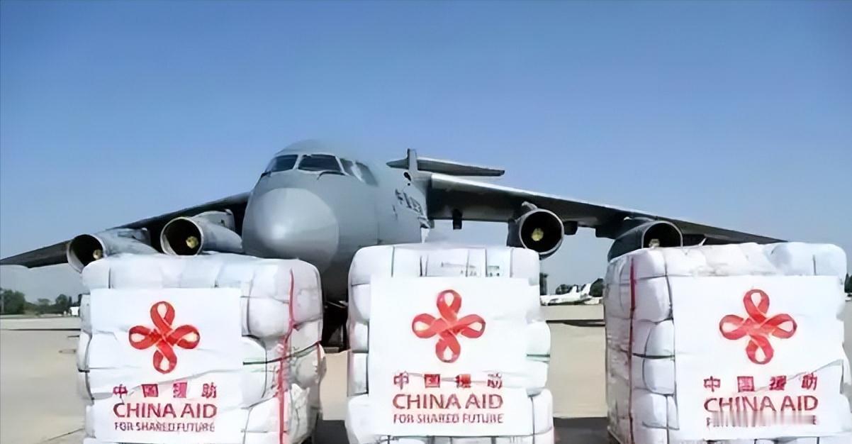 美军封锁绞杀、百年制裁困死古巴，中国万吨大米驰援，看透大国博弈的残酷与人间温情