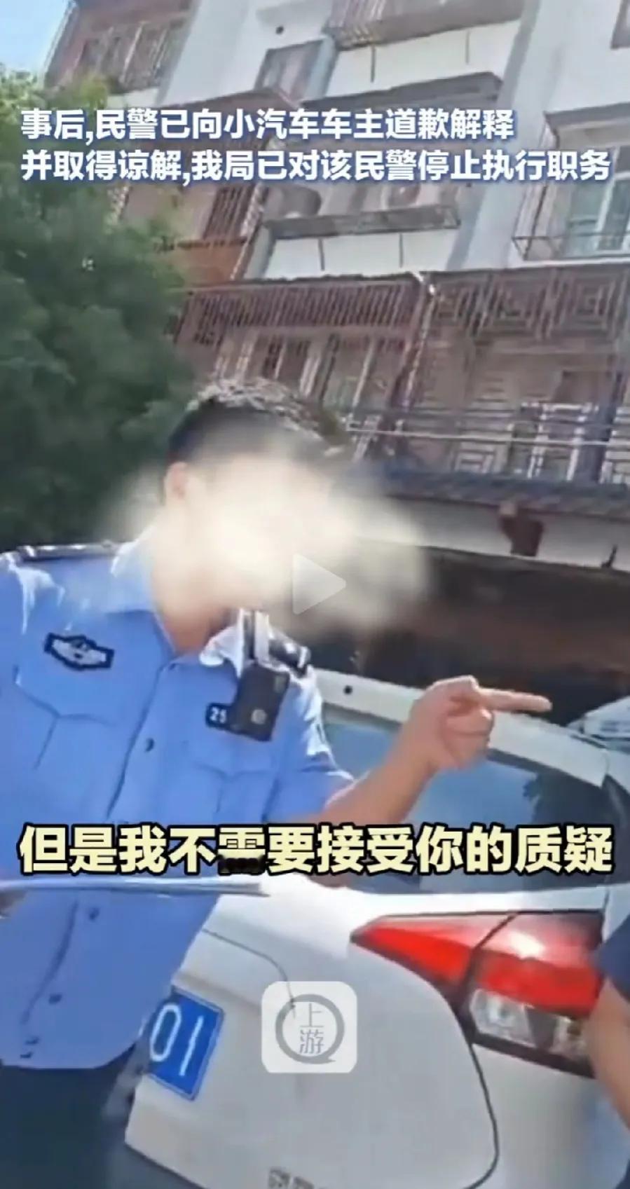 不懂自己去学，傻不拉几！潮州的这位男交警，业务说的一点都不错，态度却一点都不对，