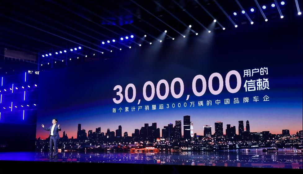 从累计产销量3000万辆到新能源销量275万辆，五菱以最强势的方式完成了从传统汽