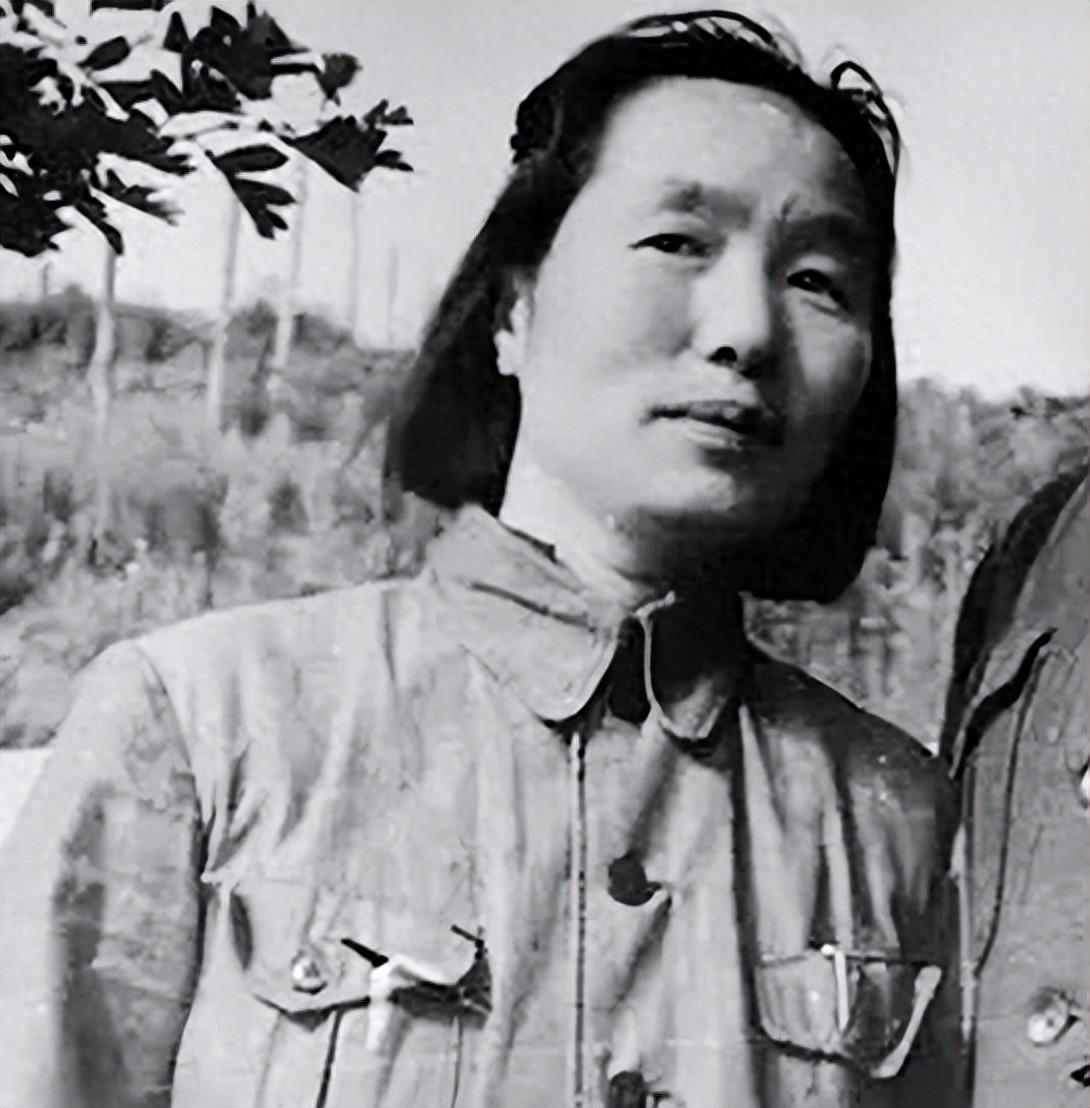 1949年春天，解放军进了张掖河谷的一个村子，带队干部悄悄问身旁的侦察员：“附近