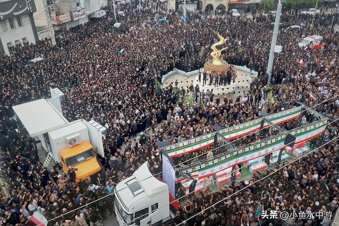 数以千计民众聚集在伊朗南部城市米纳布（Minab），悼念在校园爆炸中遇难的165