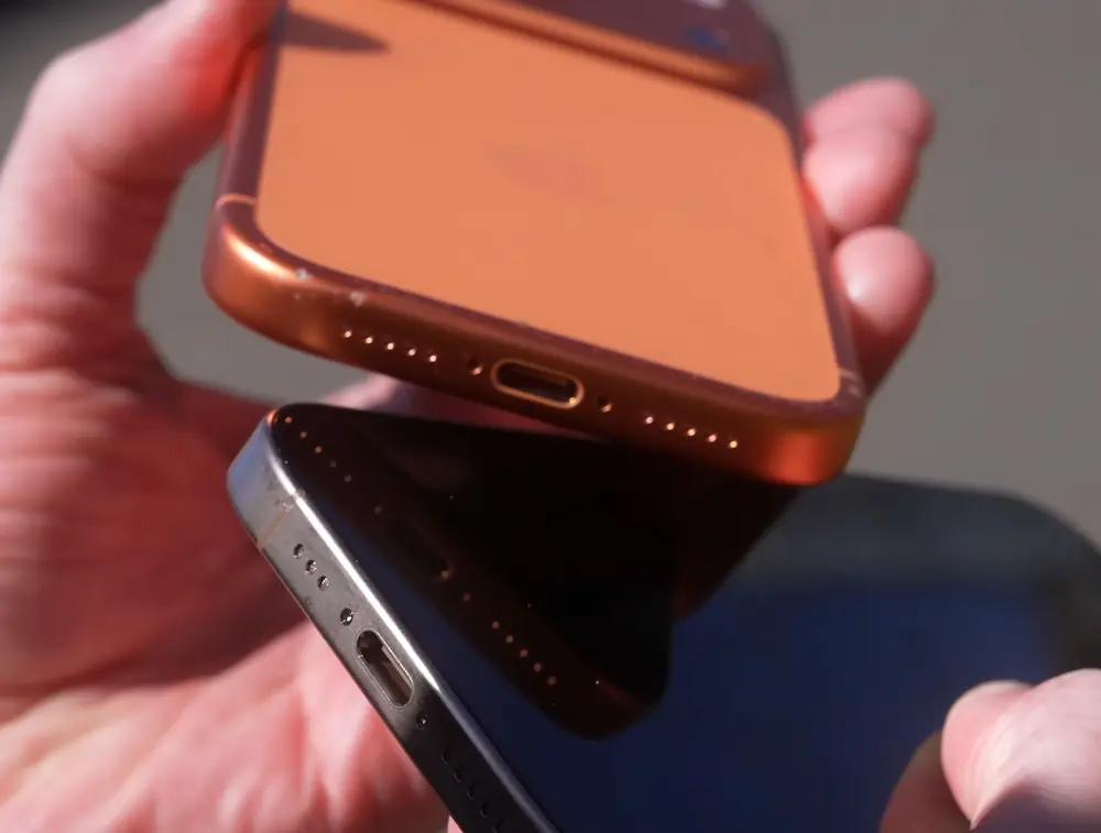 17 Pro展示机划痕背后这代iPhone 17系列采用了铝合金中框，抗摔、耐刮