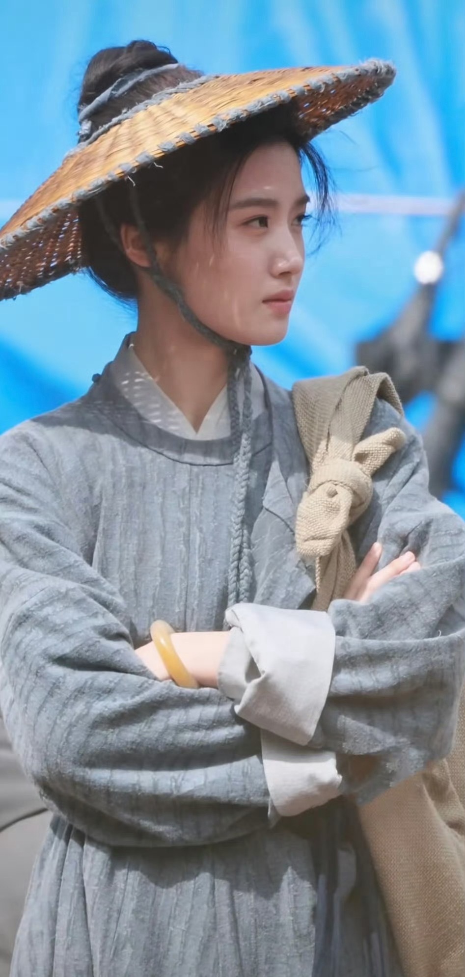 偶家俊美小南衣🤲卢昱晓南衣斗笠造型