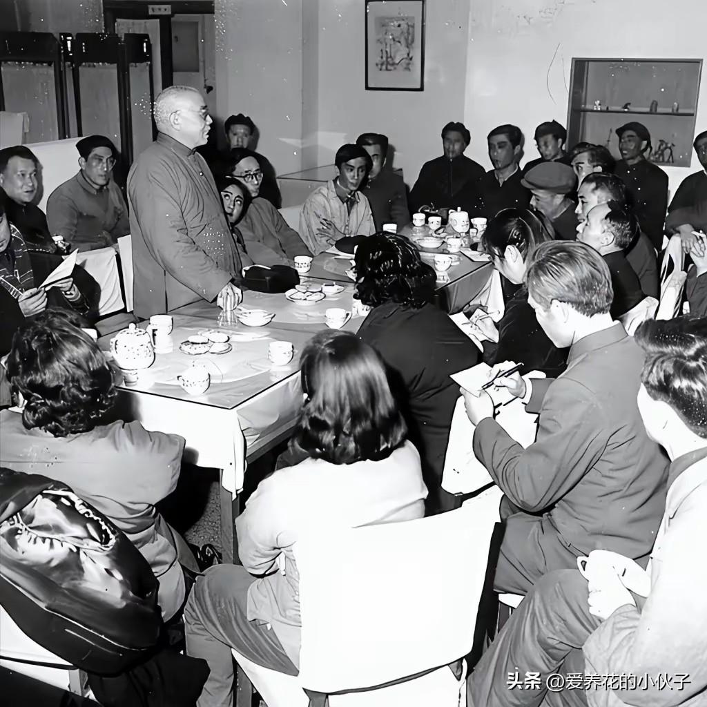 这种场景你还记得么？

估计现在知道这种场景的人，都已经六十岁以上了吧？这张老照