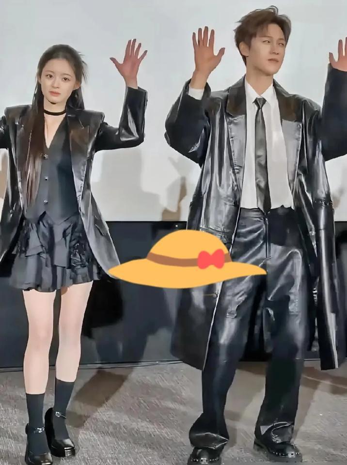 这对CP已经不是在演戏，是在印钞。
你看《九重紫》里，他看她胡闹时那个眼神，不是