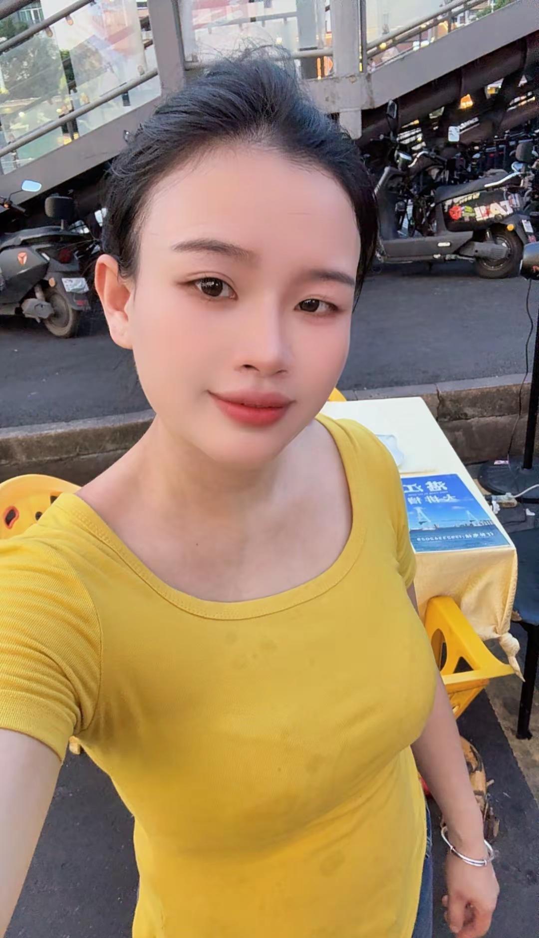 湛江大排档。摆摊不摆烂的中年少女 日复一日的摆摊 加油