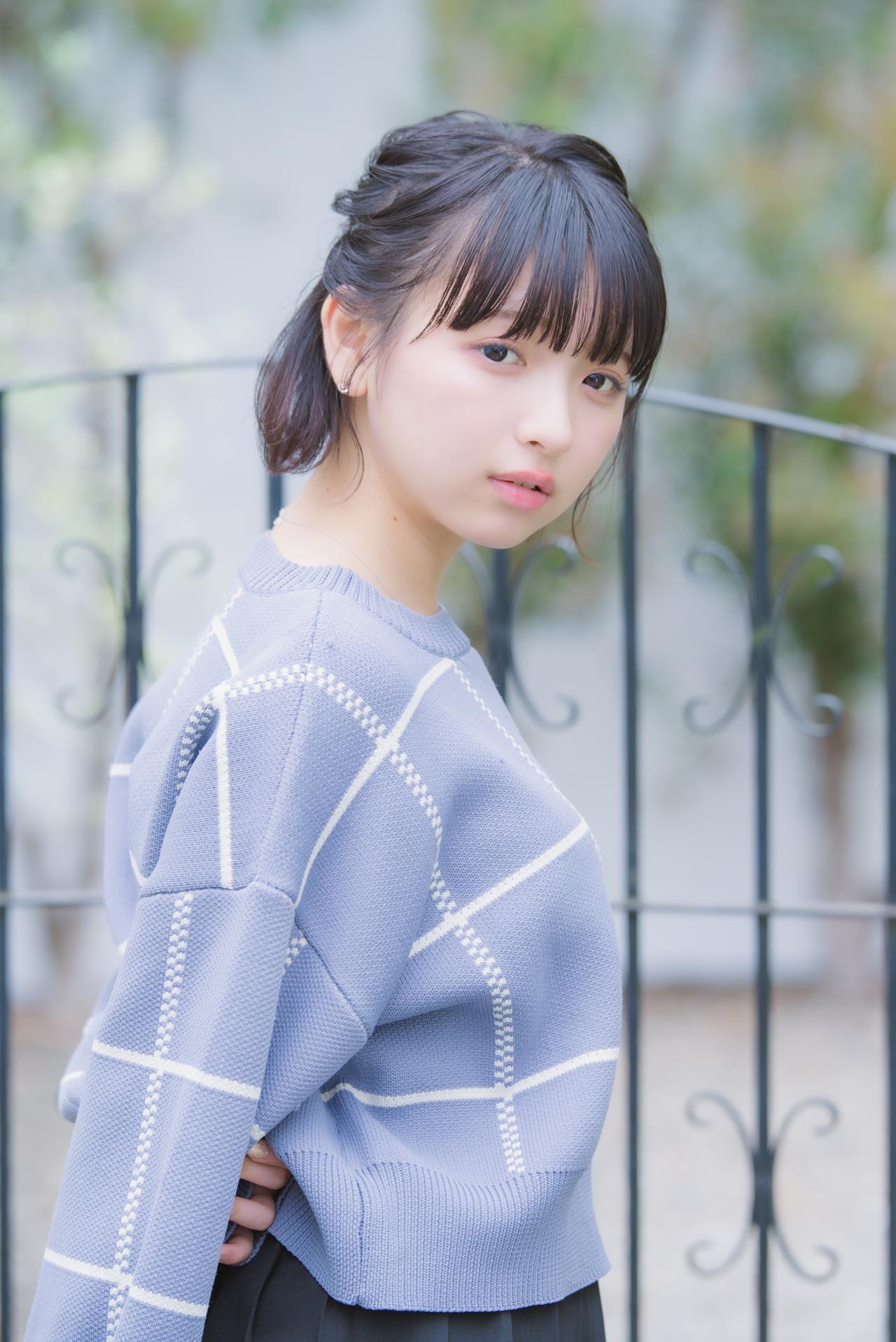 轻纱拂面，笑靥如花