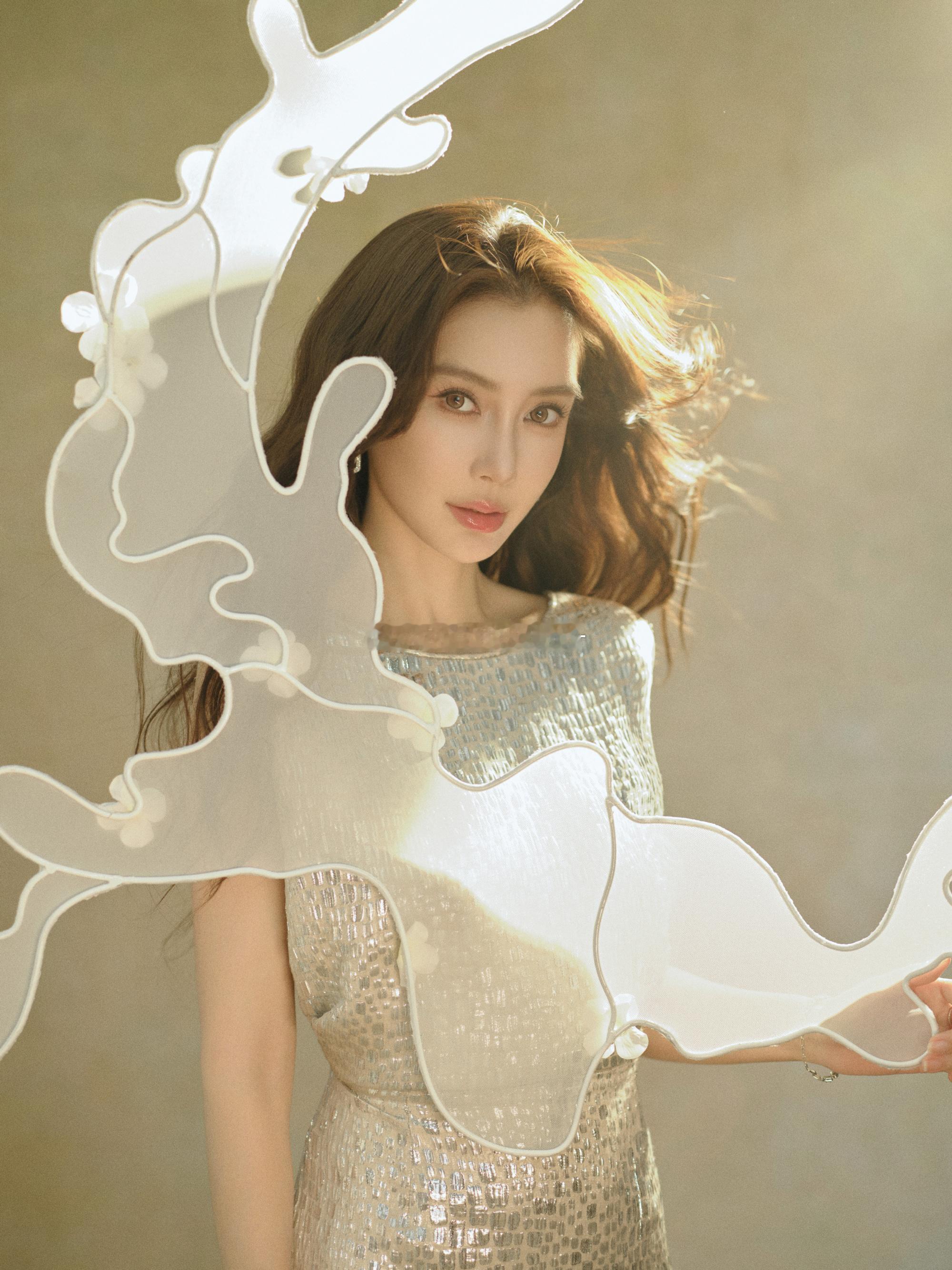 angelababy angelababy露娜 “晚风牵起你的裙摆我将爱意藏于秋