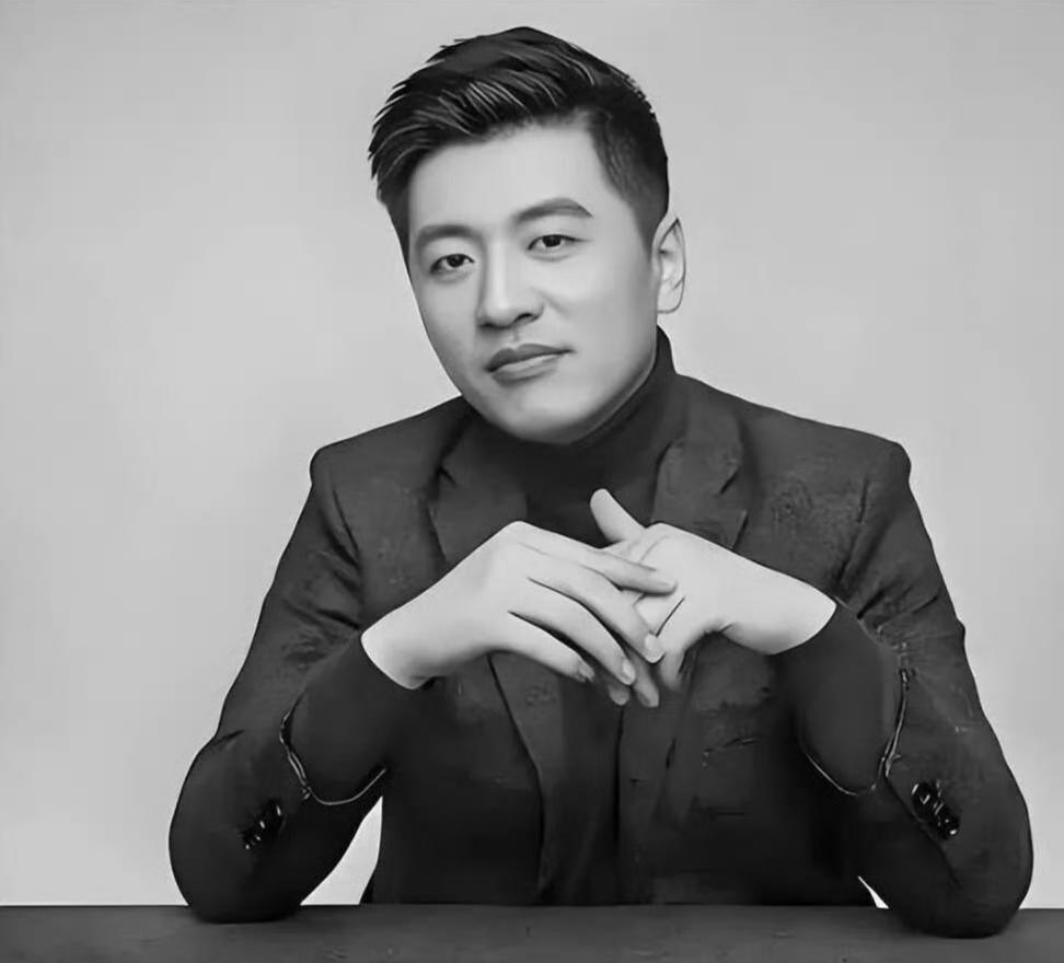 收藏张雪峰的五句人生箴言✨
 
1. 坚守自信，不迎合他人
​
2. 拥抱变化，