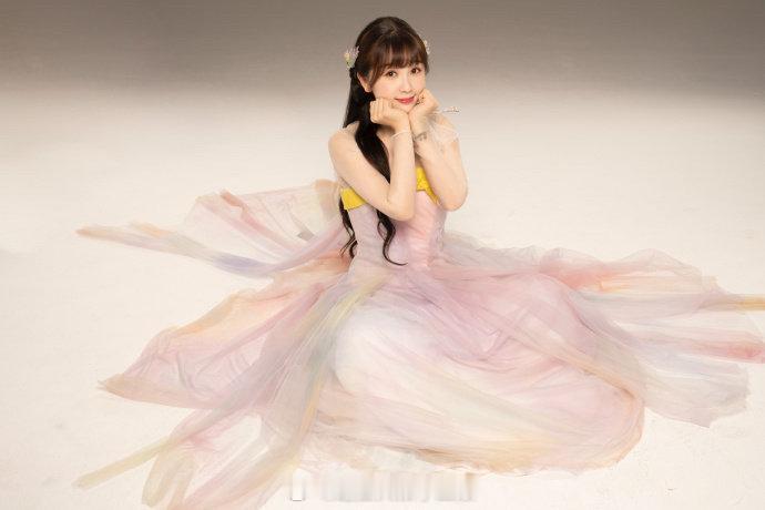 虞书欣苍兰诀小兰花1503岁庆生照来了！小兰花生日快乐[送花花] ​​​