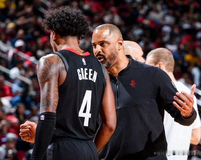 看到杰伦格林的表现，才发现这几年真是错怪乌杜卡了！
去年休赛期，火箭队用狄龙布鲁