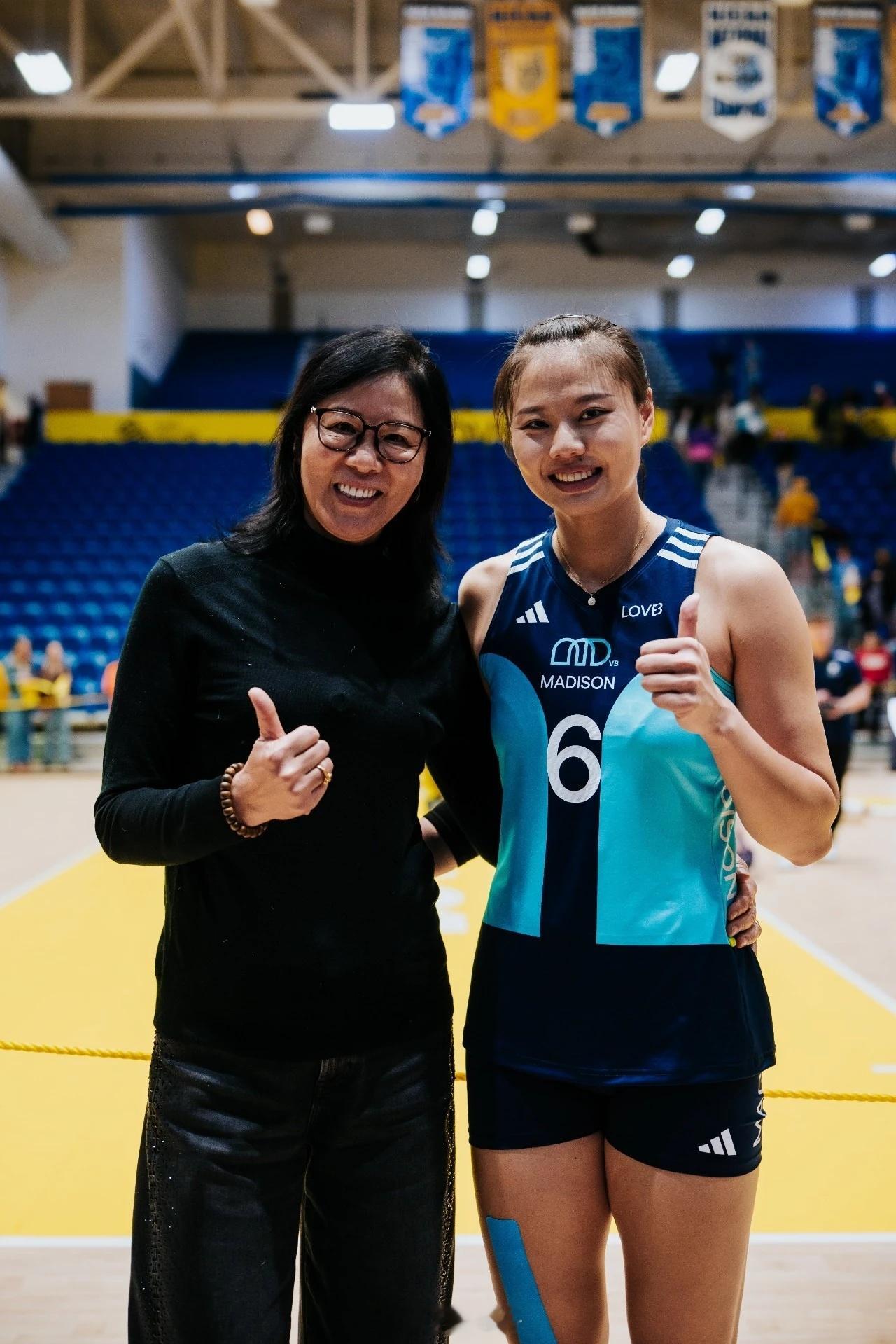 郎导一家人去现场看龚翔宇的比赛，2016年里约奥运会那个哭鼻子的小姑娘，现在已经