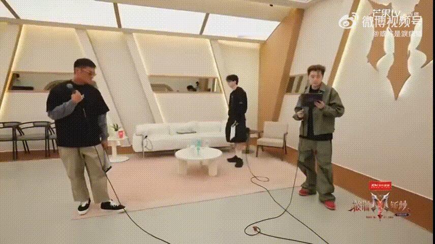 余文乐表白艾热王以太披荆斩棘无心插柳柳成荫，太热乐组合就这样火起来。余文乐晒合照