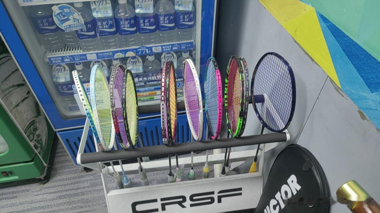 当走进羽毛球馆：
1.没有失败。要么成功，要么成长！
2.没有敌人，全是老师。要