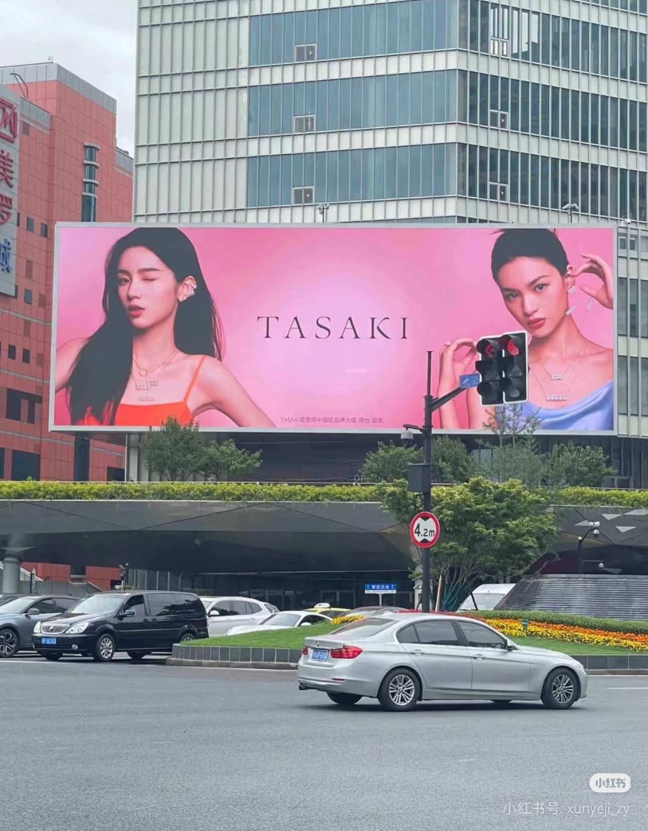 周也这张绝美的脸 就应该出现在大屏上 