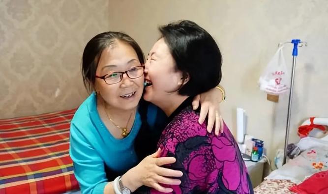 陕西一女子车祸成植物人，丈夫崩溃，婆婆不甘心照顾14年，谁知，女子醒来说了两个字