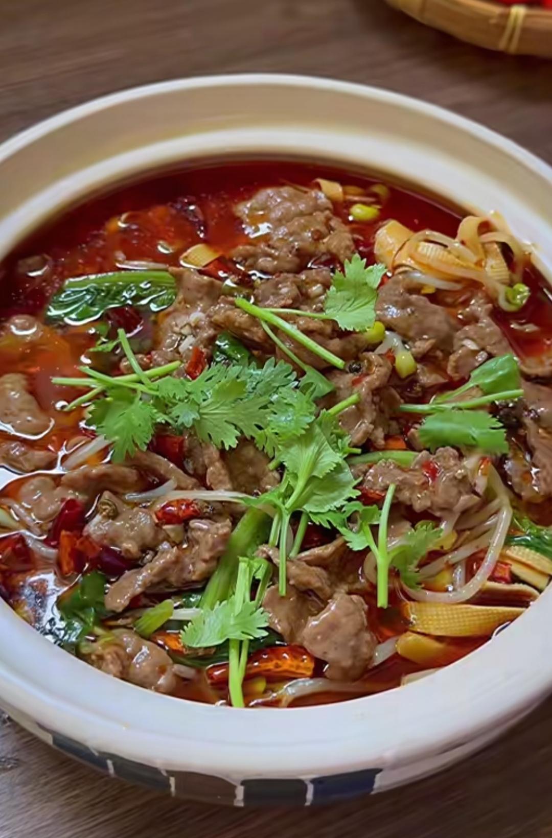 水煮牛肉，大家吃得多吧！但有没有想过，水煮牛肉里，竟然没有一片牛肉，觉得很惊奇吧