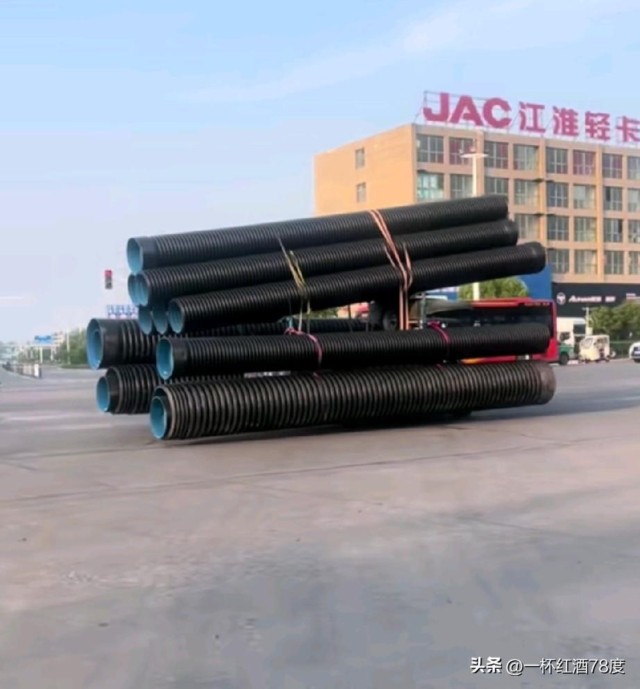 三轮车大哥这么猛吗？这波纹管装出了东风5c导弹车的效果，就算天上的卫星检测不到，