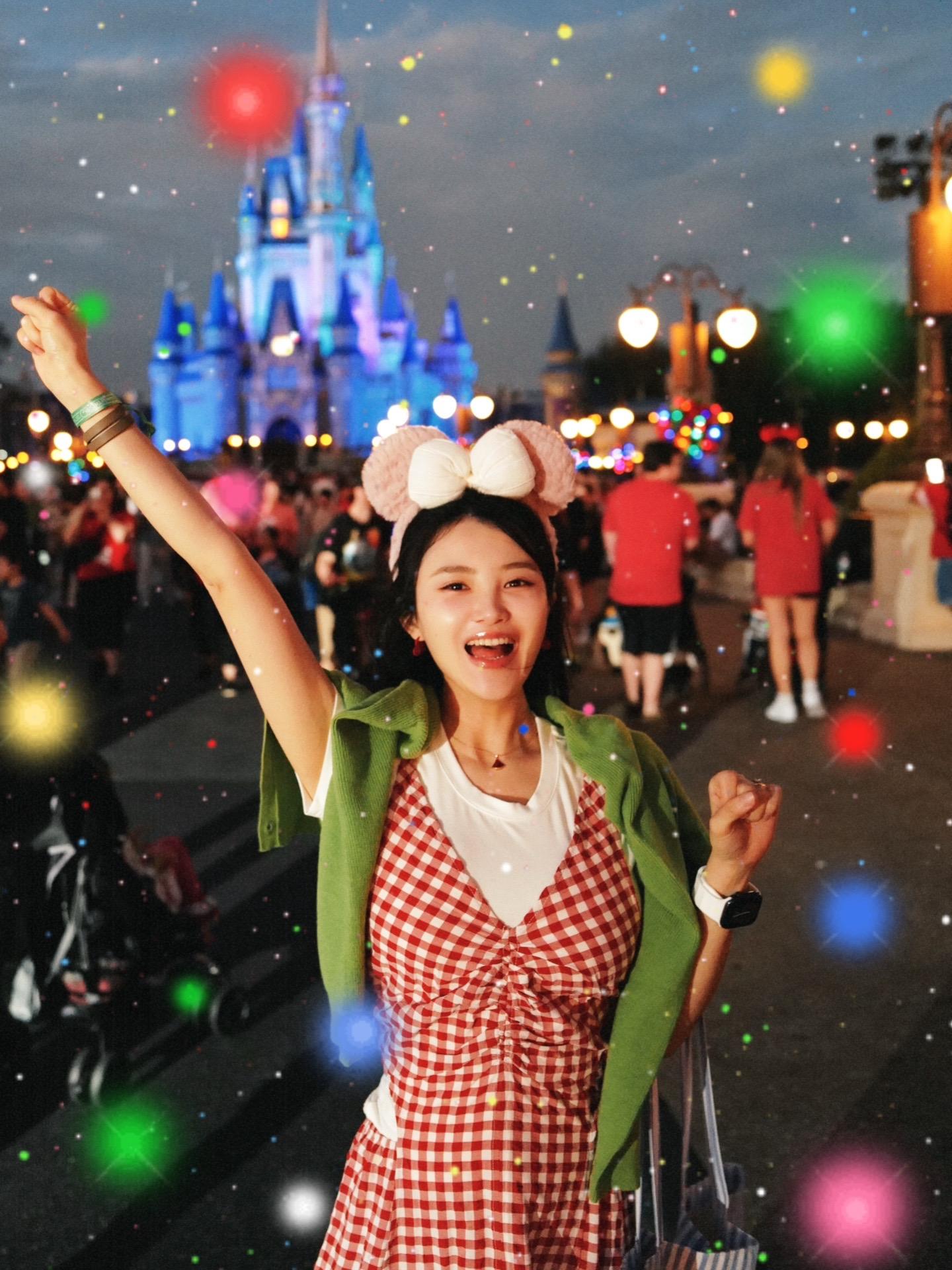 爱人如养花。“在迪士尼当了五天公主，不…是显眼包”